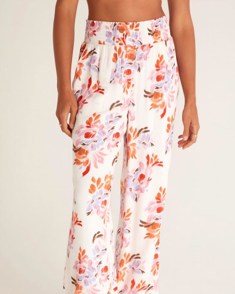 Front of a model wearing a size L Boardwalk Floral Pant in White Sand in White Sand by Z Supply. | dia_product_style_image_id:332176
